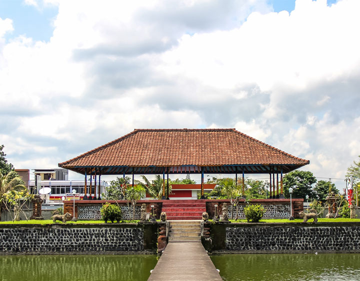 Mayura-the royal Courtyard