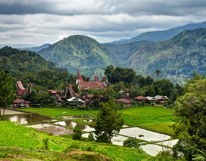 Trekking To Traditional House