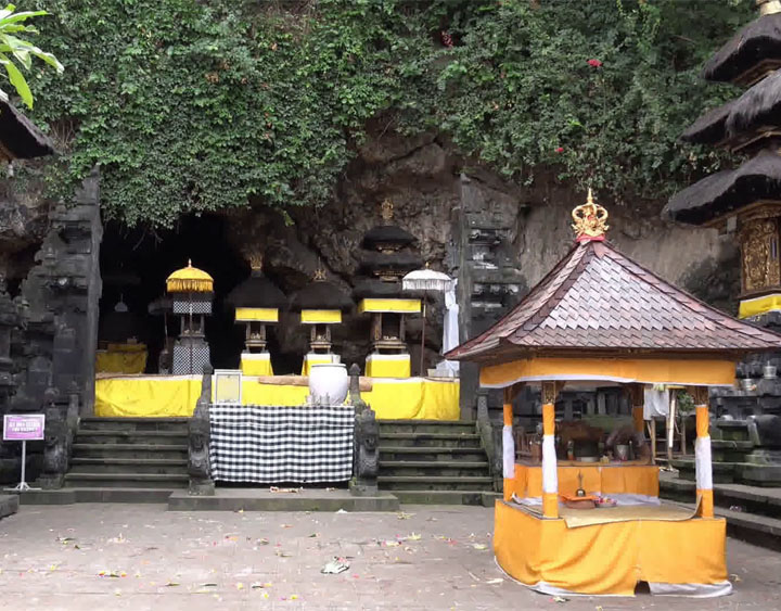 Goa Lawah ( Bat Cave )